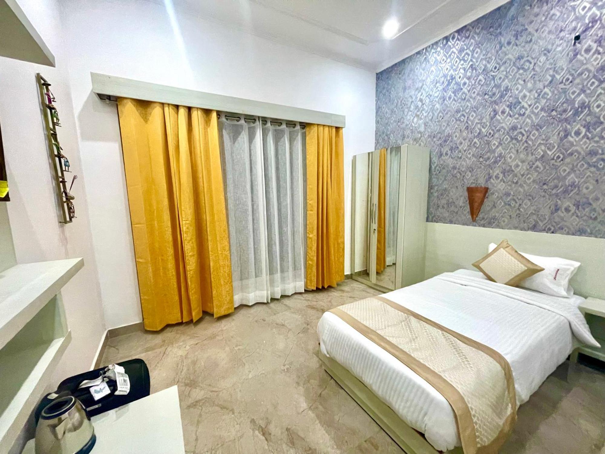 La Curcuma Luxury Homestay Khadzsuráhó Kültér fotó